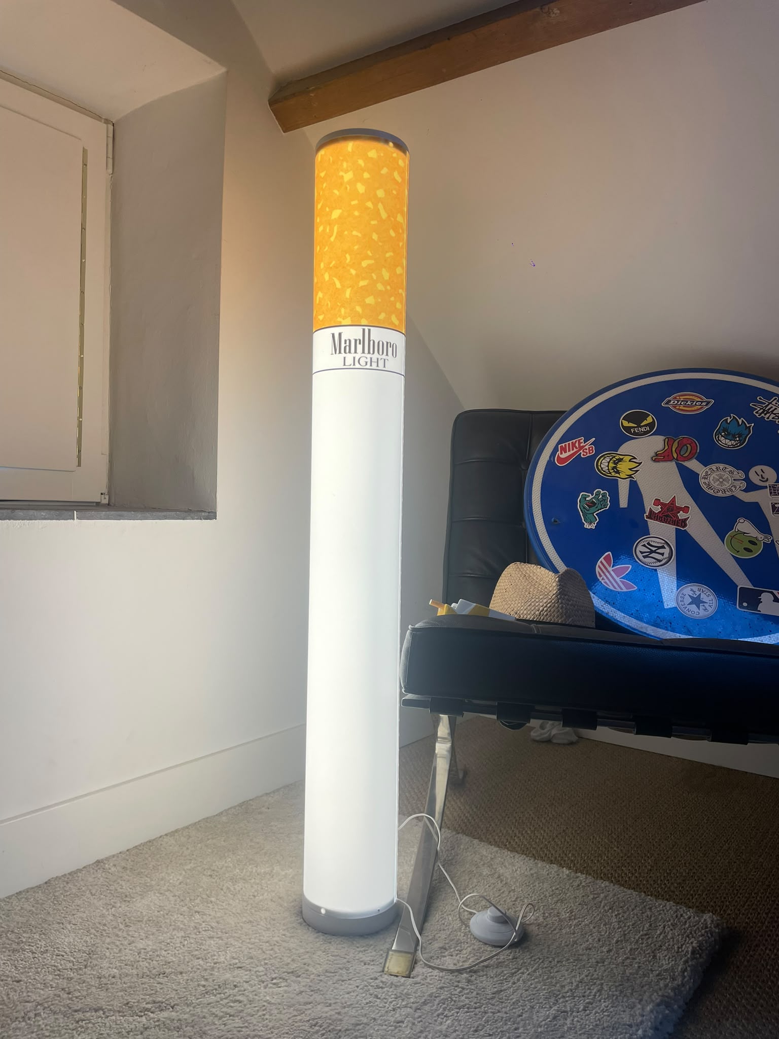 Marlboro Light Lamp – foto de detalle 2 de la lámpara LED de pie